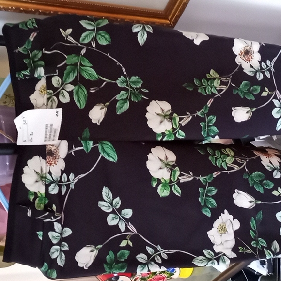H&M NWT Floral Pants - Picture 3 of 9